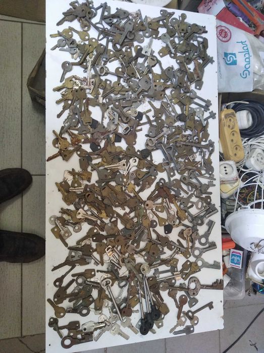 Ключи от замков разные