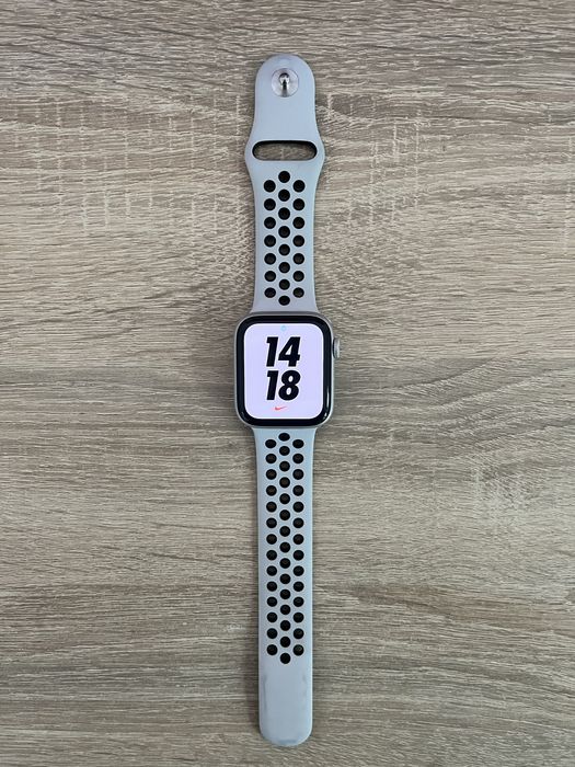 Часовник Apple Watch SE Nike 44mm GPS