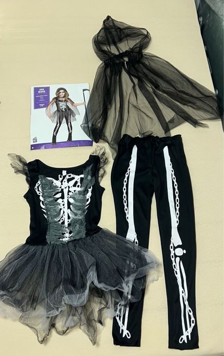 Ведьма скелетон хеллоуин