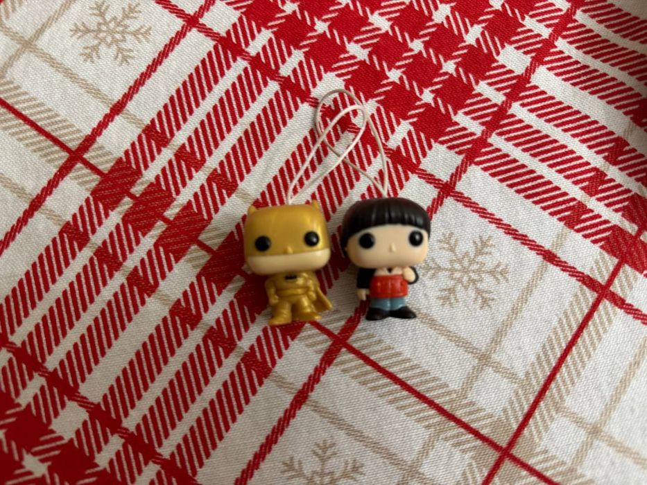 Уилл Байерс и Золотой Бэтмен из Kinder Joy Funko pop