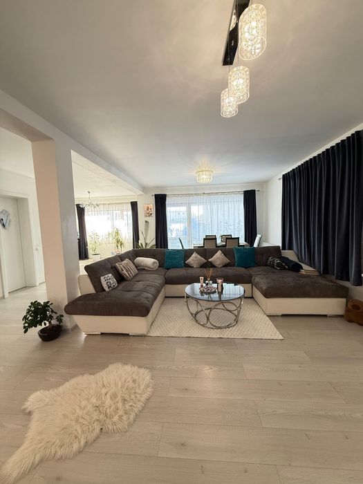 Casă modernă  de vânzare