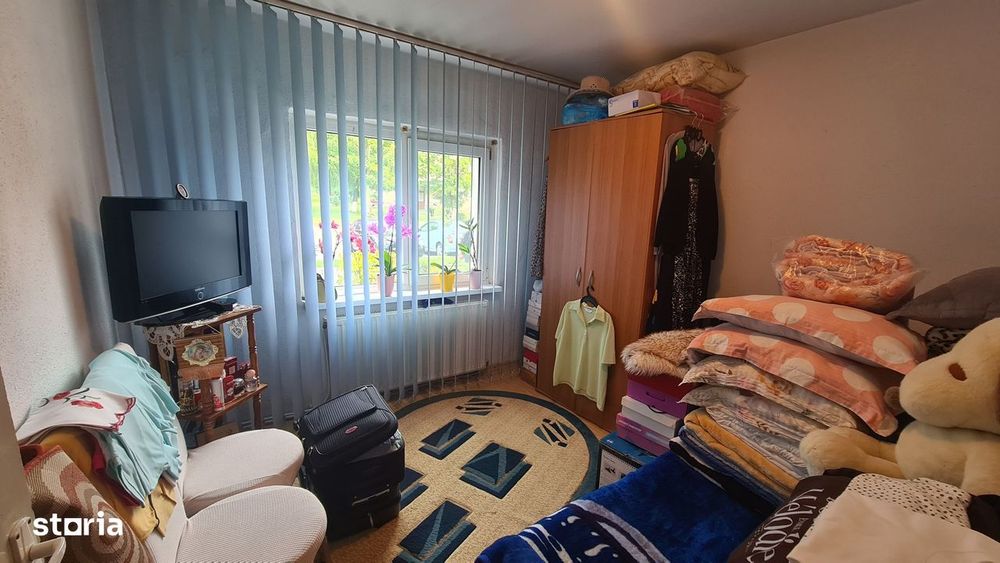 Apartament cu 3 camere de vânzare în Curtea de Argeș.