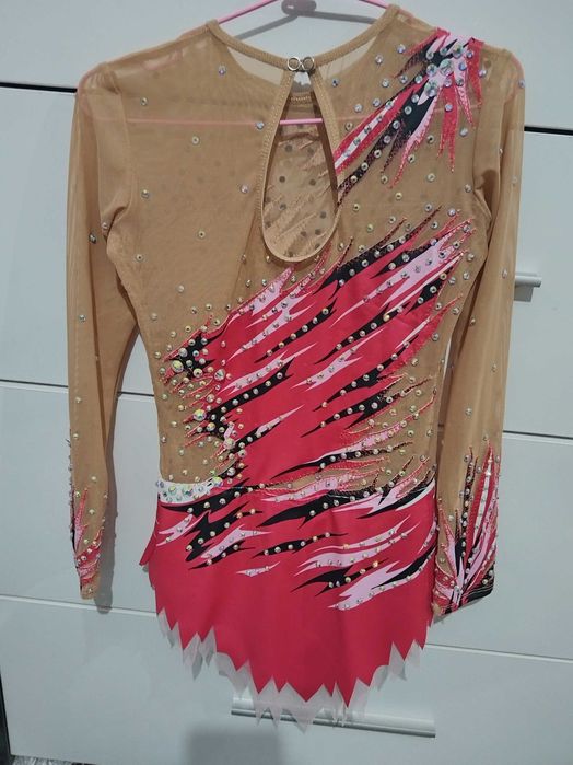 Трико по художествена гимнастика