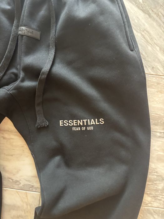 Essentials долнще