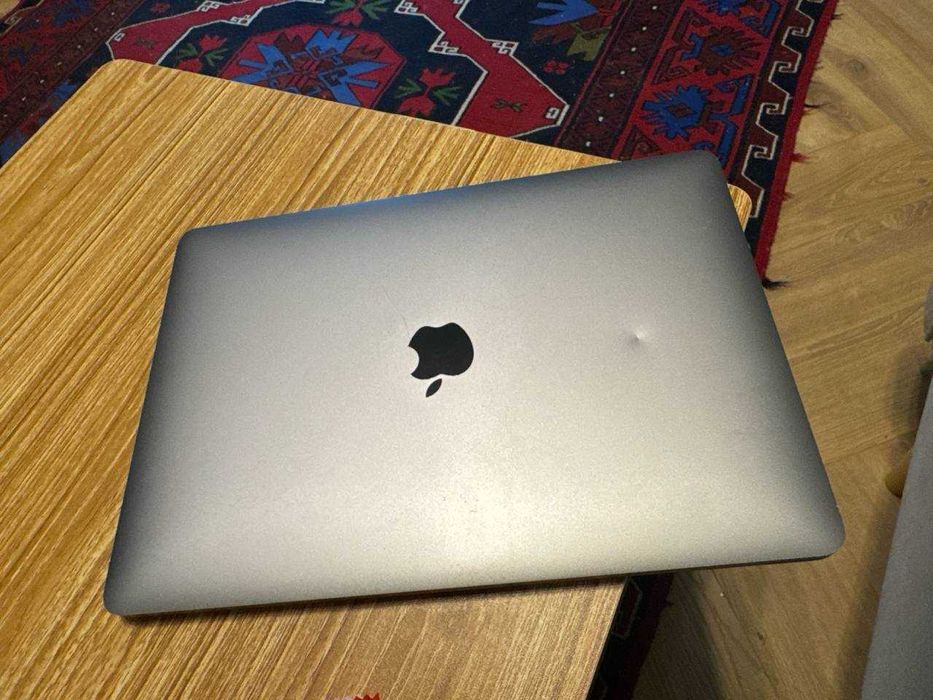 MacBook pro Quad-Core Intel Core i5