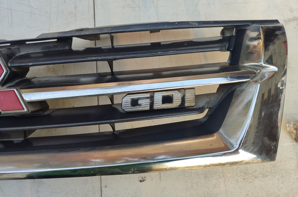 Митсубиси Паджеро 3. Решетка радиатора. Из Японии. Оригинал.