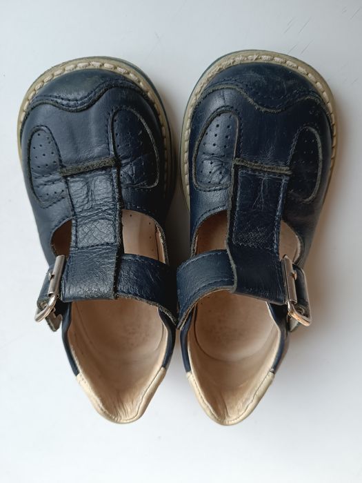 Кожени затворени сандалки, с катарамка, дишащи - номер 24