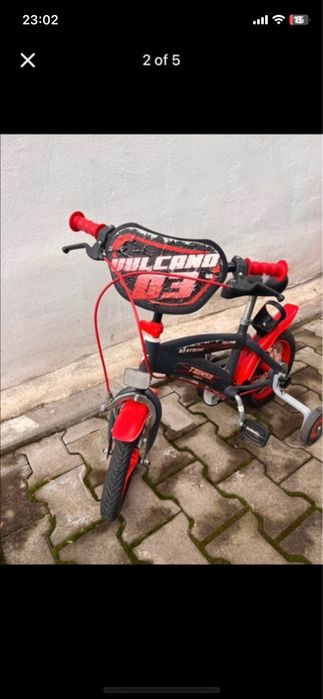 Bicicleta rosie cu roti ajutatoare 2 4 ani