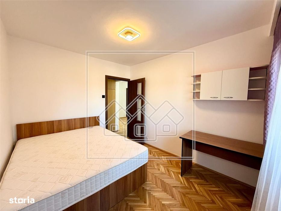 Apartament cu 4 camere si 2 balcoane - etaj 2 - Calea Poplacii