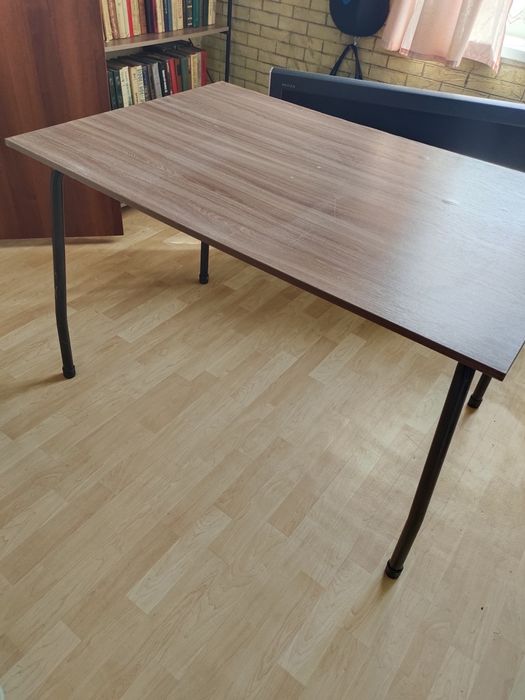 Продам стол 80 на 120