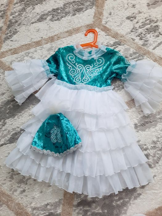 Продам платье на 5-6 лет одевали один раз