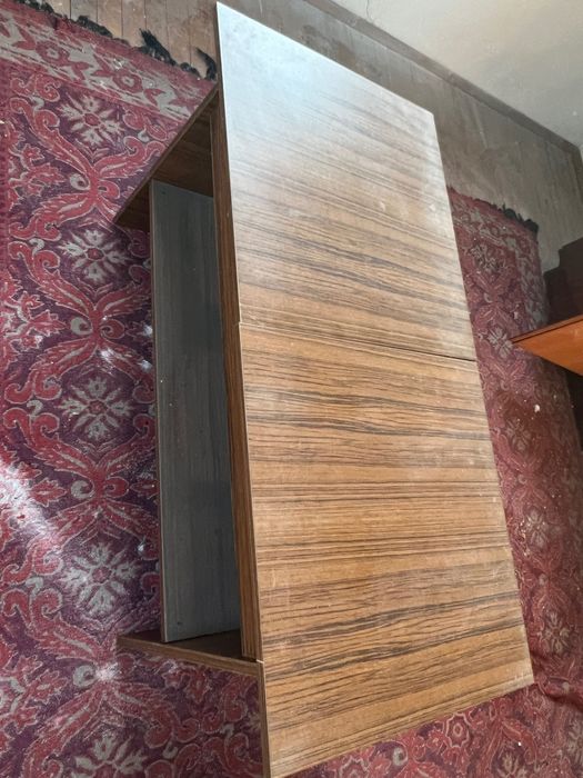 Гардероб, маса и ъглов шкаф