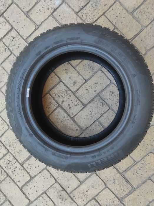 Гуми "Пирелии" 205/65/17 - зимни