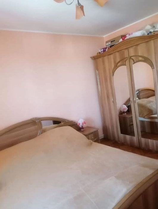 Vând apartament 3 camere decomandat