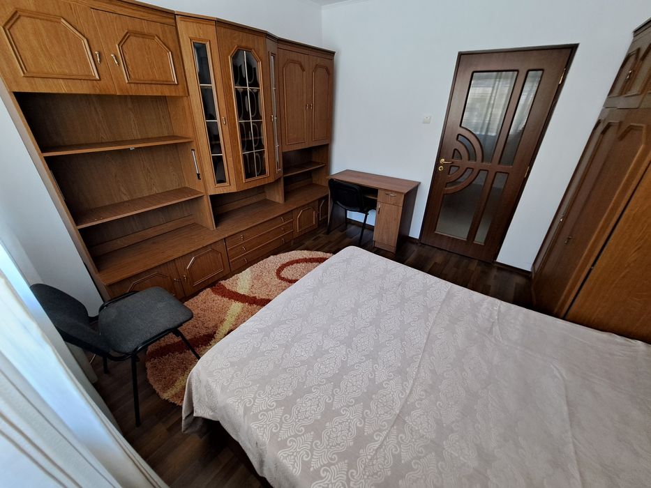 Stefan cel Mare, inchiriez ap 3  camere decomandat+terasa +loc parcare