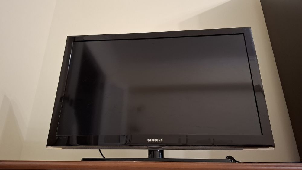 Телевизор  ЖК Samsung, диагональ 102