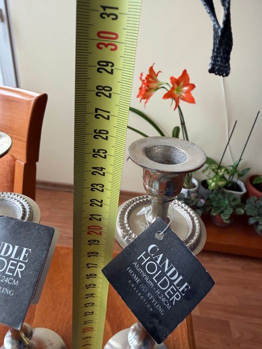 Два метални свещника