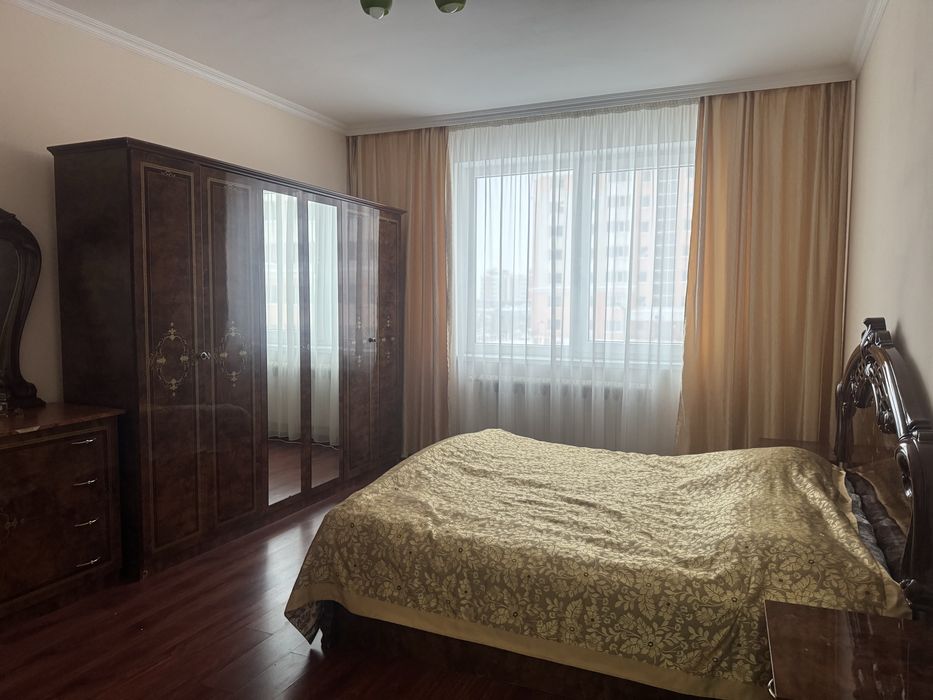 Продам спальный гарнитур