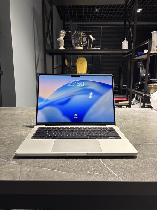 Mac book pro 14. M5 chip 16/512gb