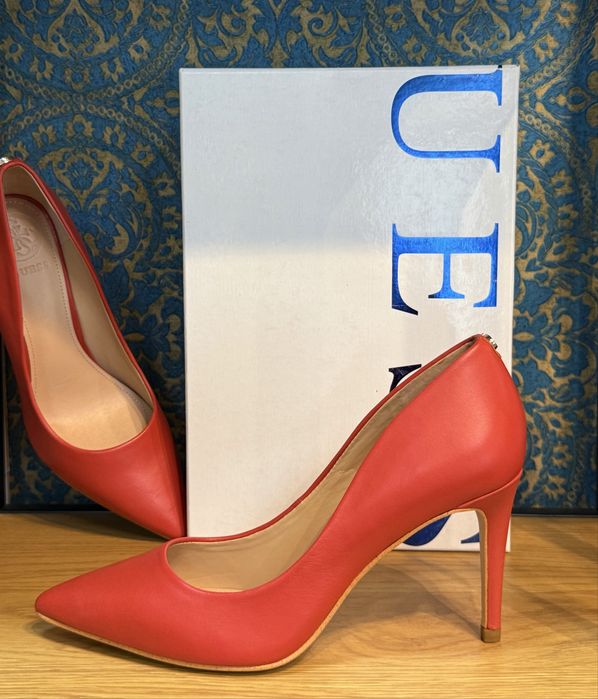 Дамски обувки на ток GUESS Red