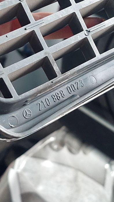 Решетка радиатора Мерседес W210E  Mercedes Benz