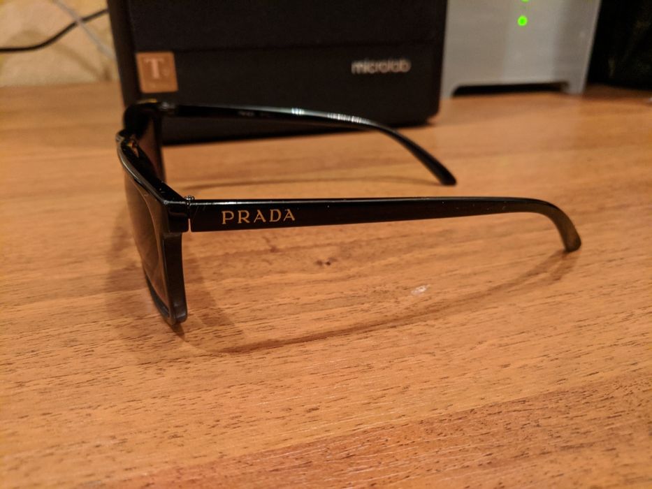 Солнцезащитные очки Prada