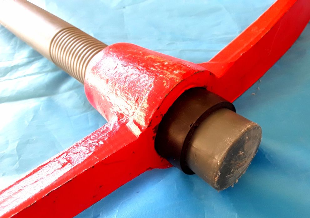 Târnăcop KRONUS cu coada rezistenta din fibra MAGNUSSON - NOU - 95 Lei