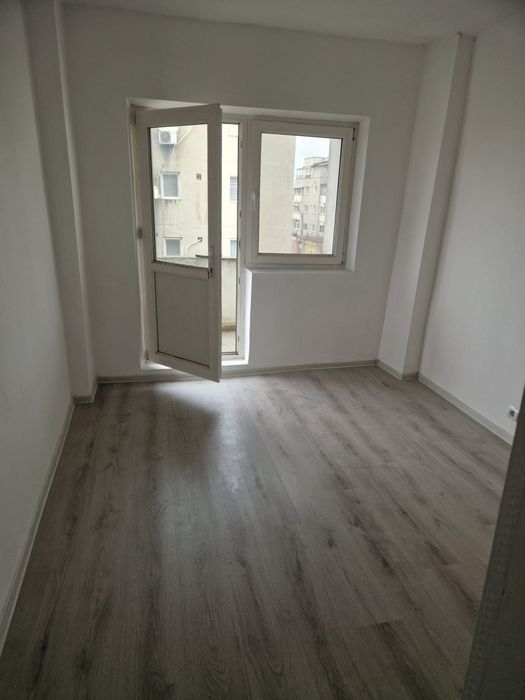 Sub 1000 E/mp - Apartament 4 camere