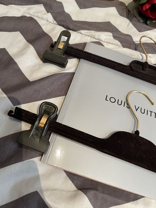 Umerase pantaloni / fuste Louis Vuitton autentice, uzate dar in stare