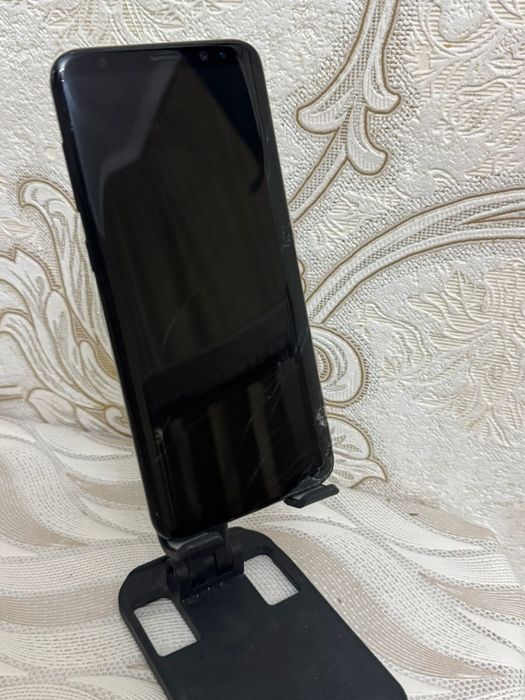 Продам или обменяю Самсунг С8.