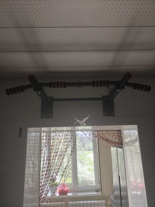 Продам турник настенный