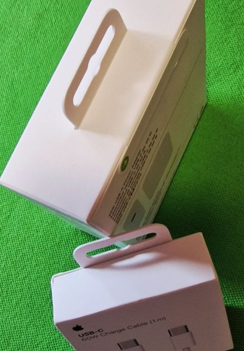 Incarcator original 30W iPhone 18 Pro. Cablu original.Aduse din SUA.