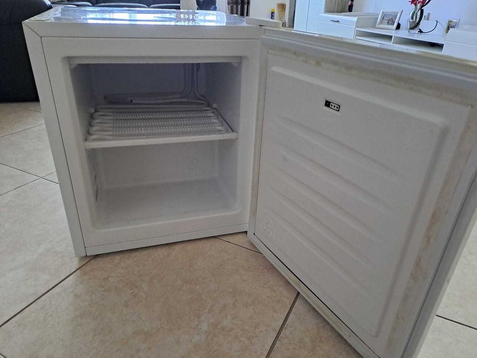 Mini Congelator Tip Cub – Exquisit / FAR – Stare Foarte Bună