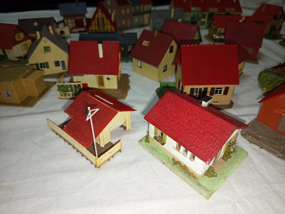 Lot nr. 5 căsuțe HO Faller Vollmer trenulețe diorama piko roco