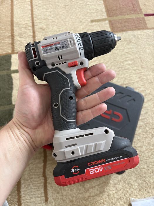 Шуруповерт CROWN CT21104XS-2BMC