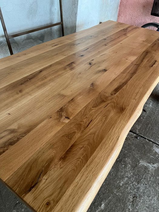 Masă din lemn masiv