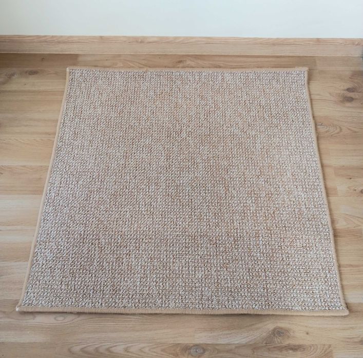 Мини килимче в бежов цвят