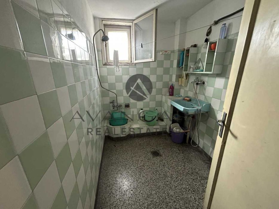 оф.21484 Етаж от къща с гараж и две паркоместа/ Водната палата