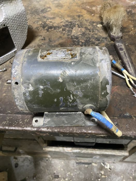 Продам электро двигатель 220/380