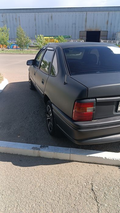 Опель вектра А 1993г.в