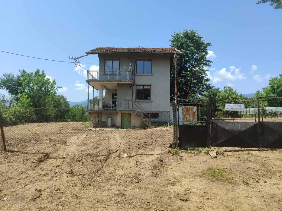 Продава се Къща в Ботевград - 120 кв.м за 650 €/кв.м - Снимка #2