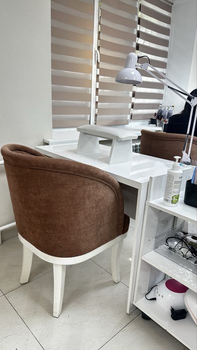 Сдается в аренду маникюрный стол