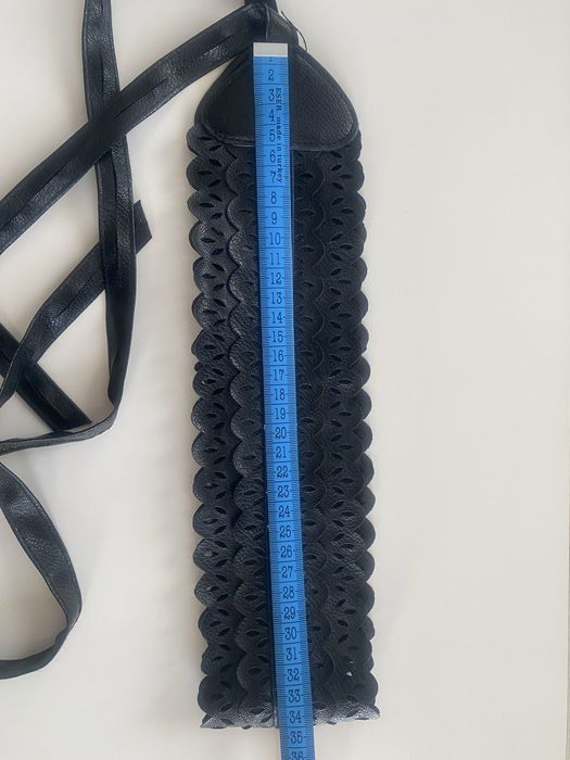 Широк черен колан