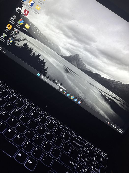lenovo ideapad gaming 3 15ARH7 foarte bun la jocuri