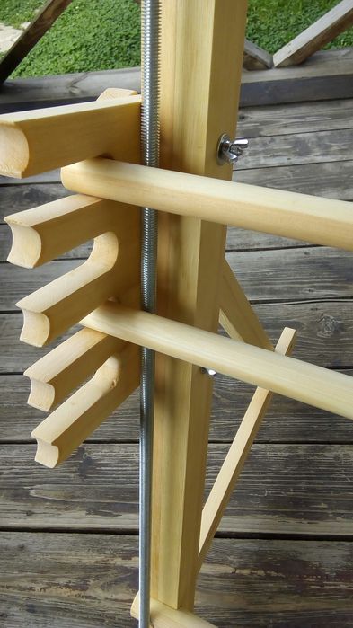 Ткацкий станок из дерева.