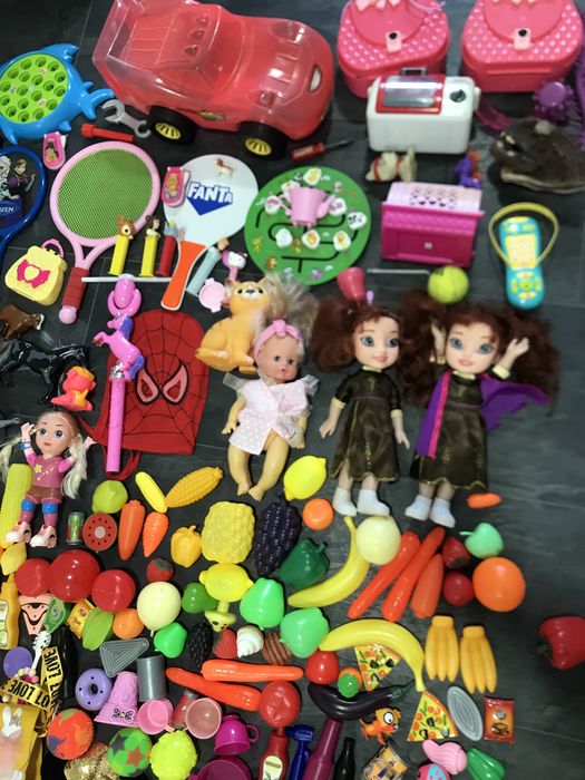 Голям  чувал с 268 пластмасови играчки