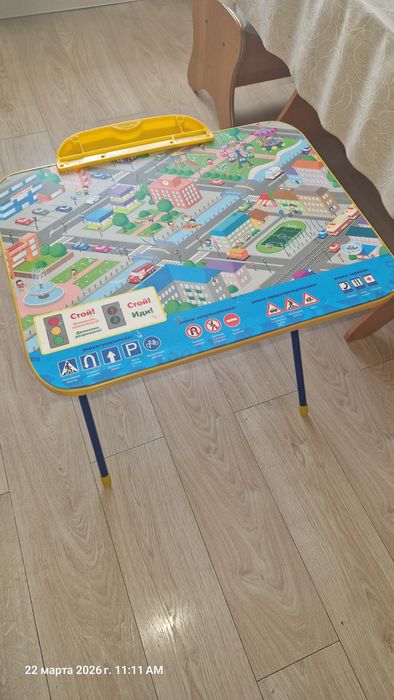 Продам детский стол