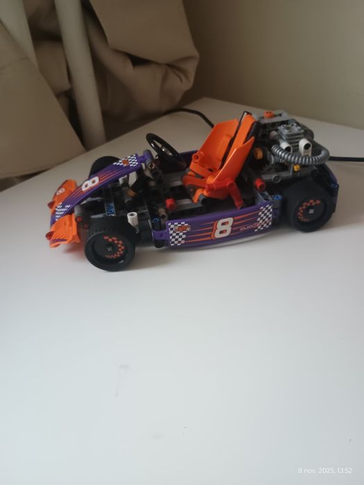 Mașina Lego Tehnic