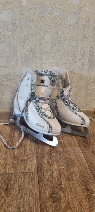 Продам фигурные коньки Nordway