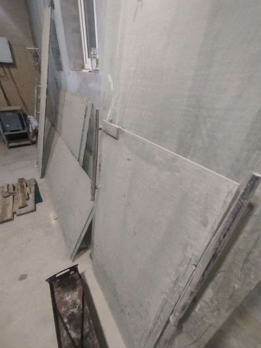 Каленные стекло б/у